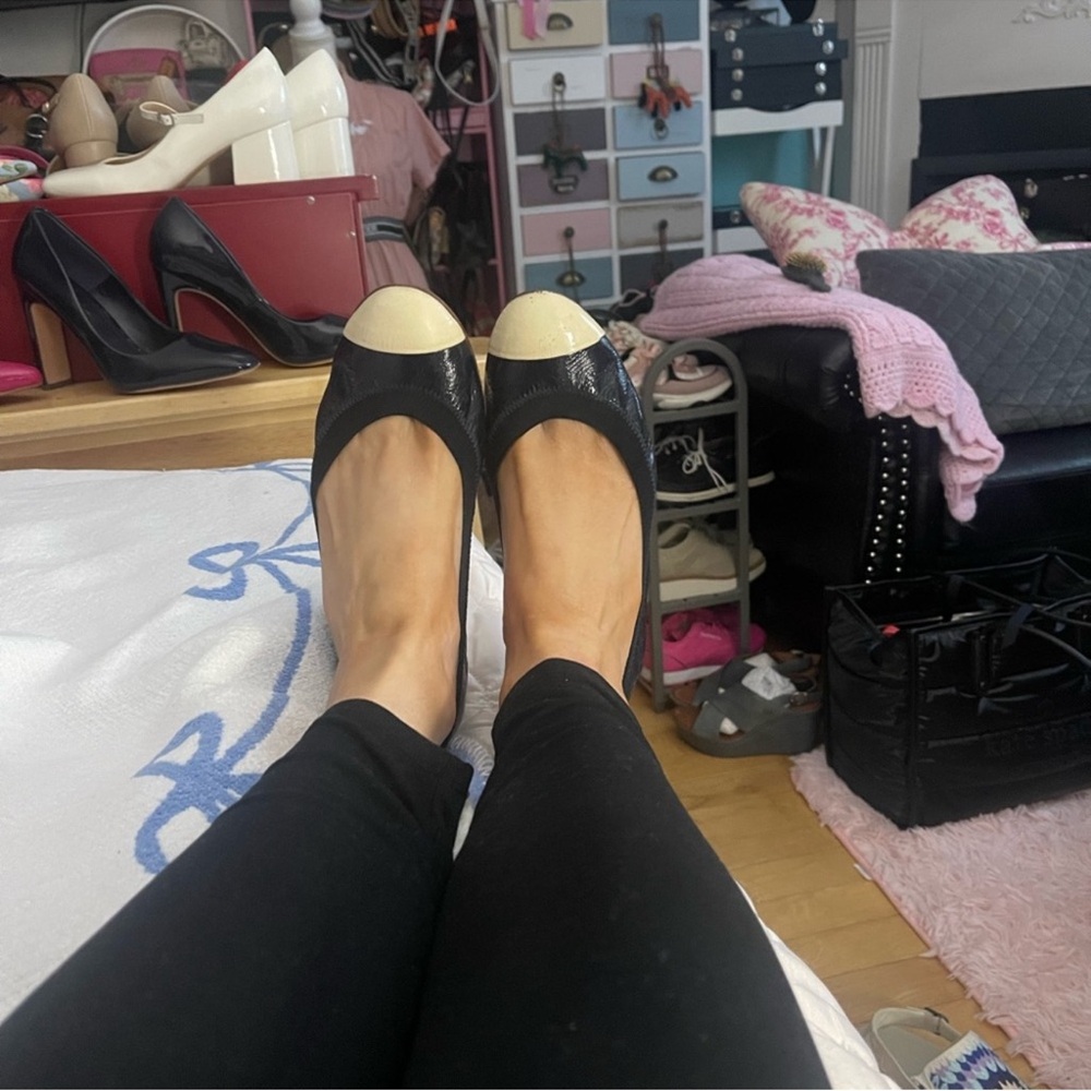 CHANEL Navy and Cream Flats - Picture 8 of 16